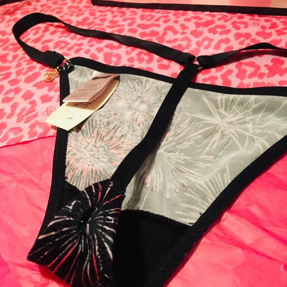 🍒DROP! RARE Lot of 2 One-Size V-Strings by VS - Picture 4 of 8